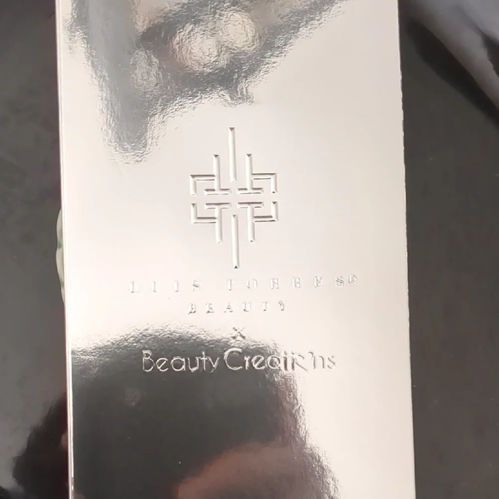 Cream Shadow Crayons